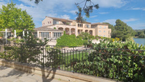 Locations saisonnières de 4 appartements de vacances de particulier à particulier à Mallemort Pont Royal (Provence)